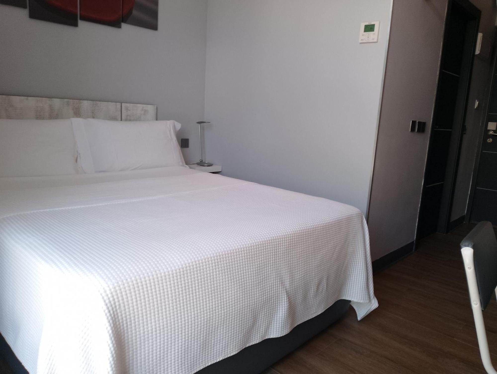 H La Cabana Pozuelo de Alarcón Εξωτερικό φωτογραφία